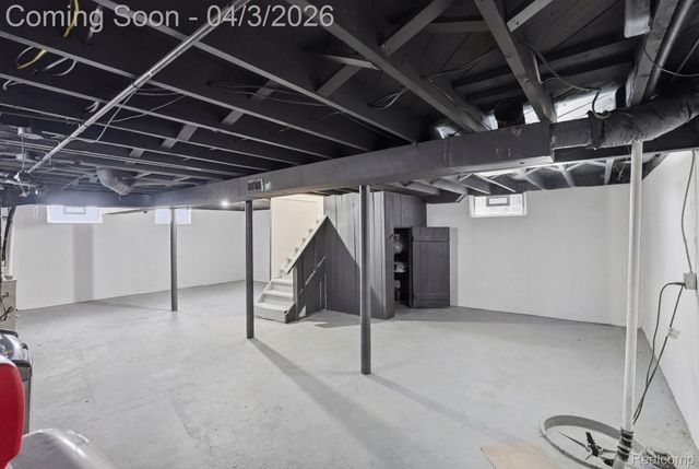 1832 E Goulson Avenue, Hazel Park, MI 48030