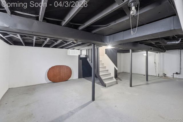 1832 E Goulson Avenue, Hazel Park, MI 48030