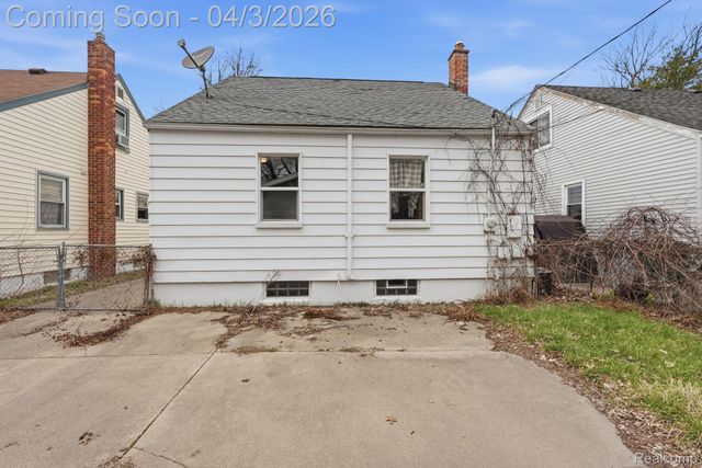 1832 E Goulson Avenue, Hazel Park, MI 48030