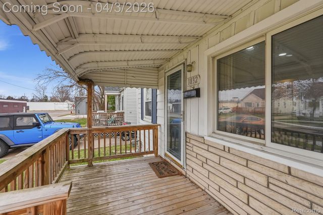 1832 E Goulson Avenue, Hazel Park, MI 48030