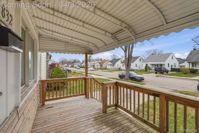 1832 E Goulson Avenue, Hazel Park, MI 48030