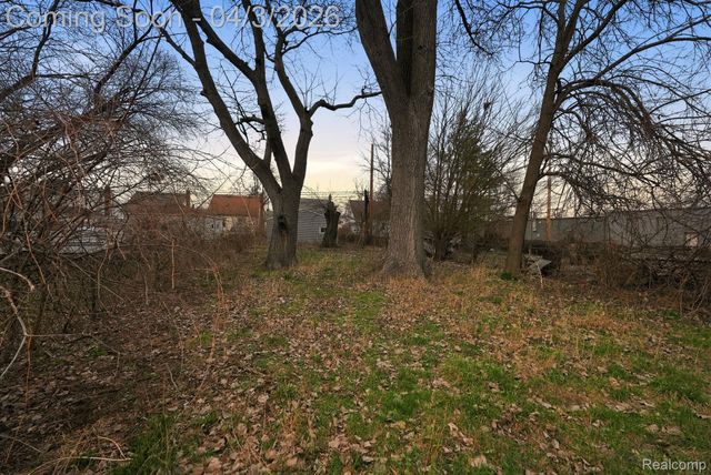 1832 E Goulson Avenue, Hazel Park, MI 48030