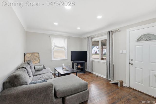 1832 E Goulson Avenue, Hazel Park, MI 48030