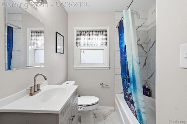 1832 E Goulson Avenue, Hazel Park, MI 48030