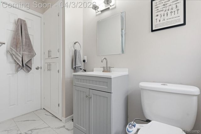 1832 E Goulson Avenue, Hazel Park, MI 48030