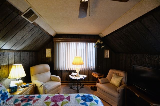 16 Essex St, Clifton City, NJ 07014