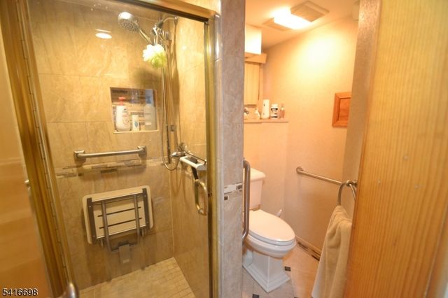 16 Essex St, Clifton City, NJ 07014