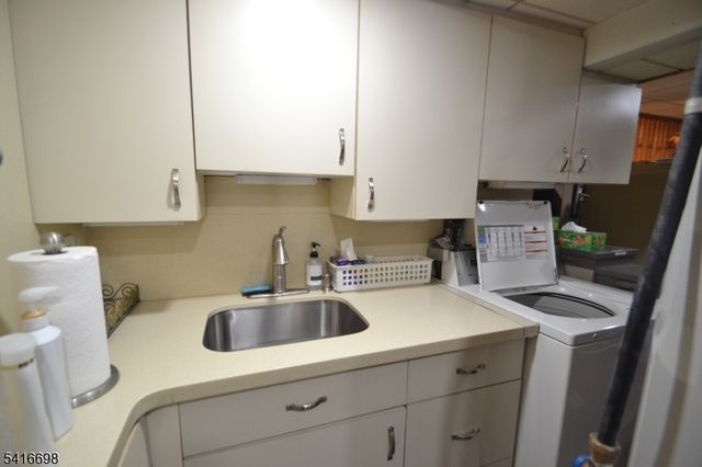 16 Essex St, Clifton City, NJ 07014