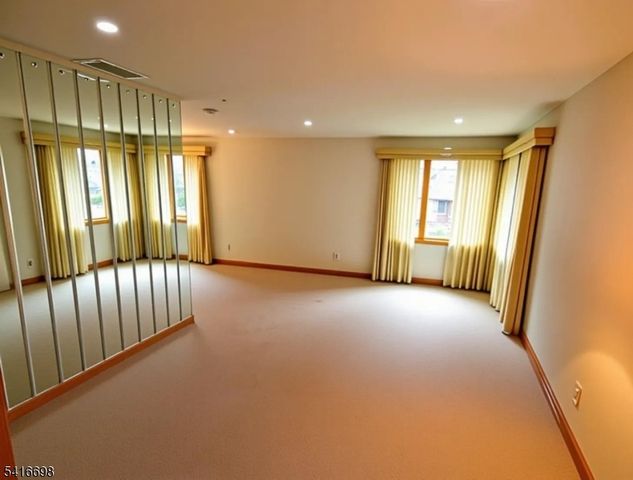 16 Essex St, Clifton City, NJ 07014