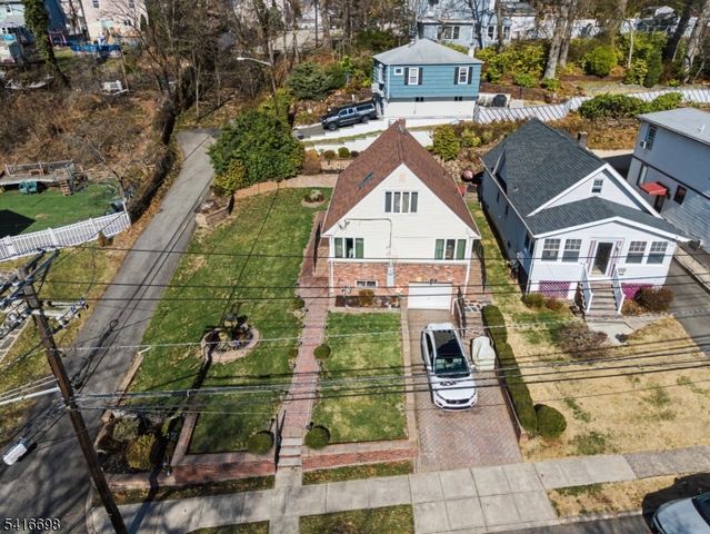 16 Essex St, Clifton City, NJ 07014