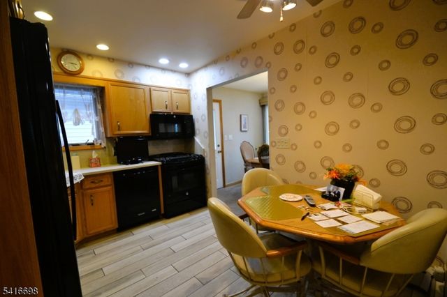 16 Essex St, Clifton City, NJ 07014