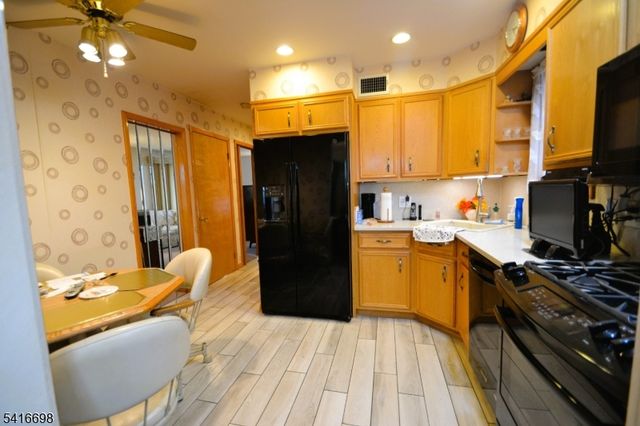 16 Essex St, Clifton City, NJ 07014