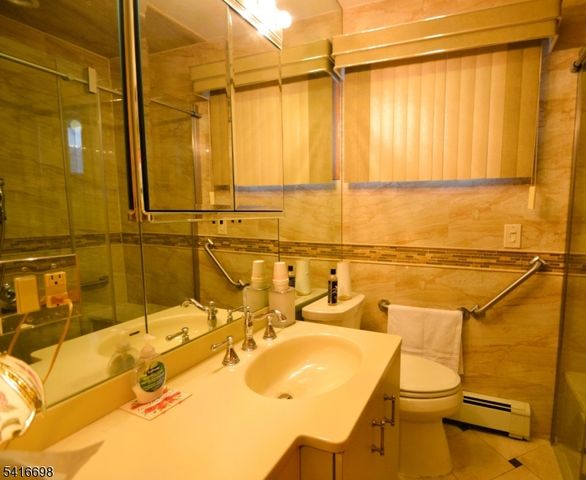 16 Essex St, Clifton City, NJ 07014