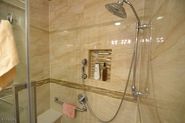 16 Essex St, Clifton City, NJ 07014