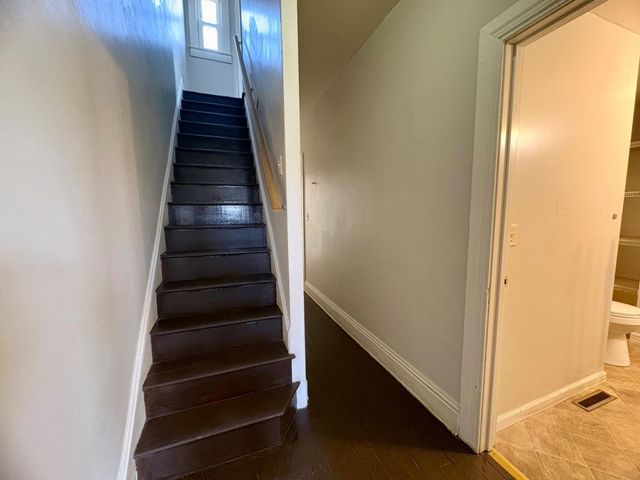 240 W JACKSON ST, York, PA 17401