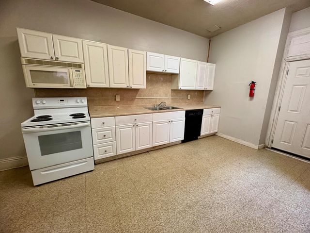 240 W JACKSON ST, York, PA 17401