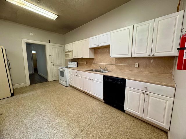 240 W JACKSON ST, York, PA 17401