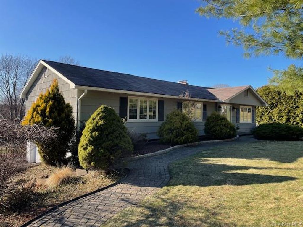 206 Waters Edge, Valley Cottage, NY 10989