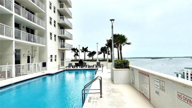 1200 Brickell Bay Dr 2216, Miami, FL 33131