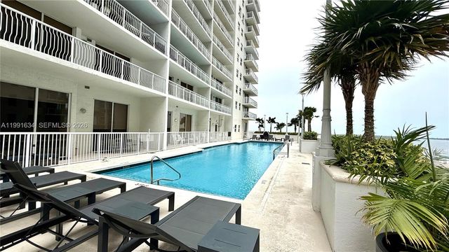 1200 Brickell Bay Dr 2216, Miami, FL 33131