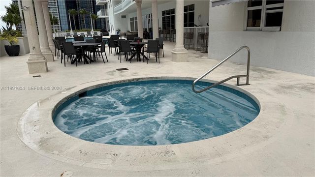 1200 Brickell Bay Dr 2216, Miami, FL 33131