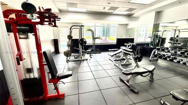 1200 Brickell Bay Dr 2216, Miami, FL 33131