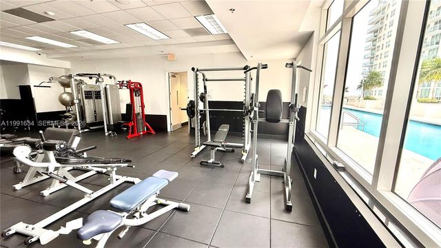 1200 Brickell Bay Dr 2216, Miami, FL 33131