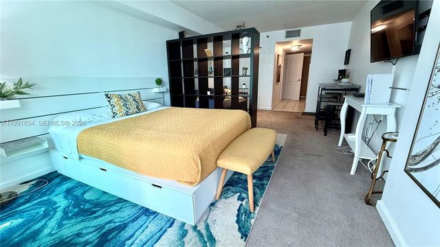 1200 Brickell Bay Dr 2216, Miami, FL 33131