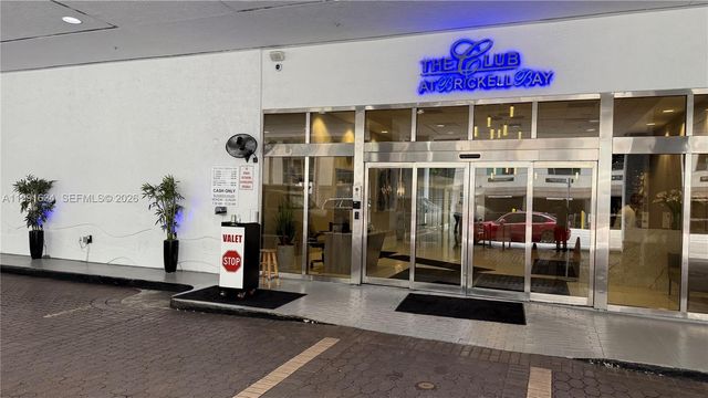 1200 Brickell Bay Dr 2216, Miami, FL 33131