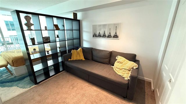 1200 Brickell Bay Dr 2216, Miami, FL 33131