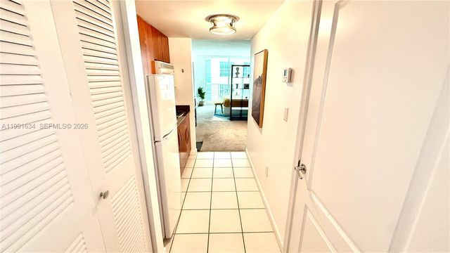 1200 Brickell Bay Dr 2216, Miami, FL 33131