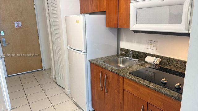 1200 Brickell Bay Dr 2216, Miami, FL 33131