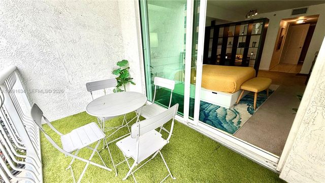 1200 Brickell Bay Dr 2216, Miami, FL 33131