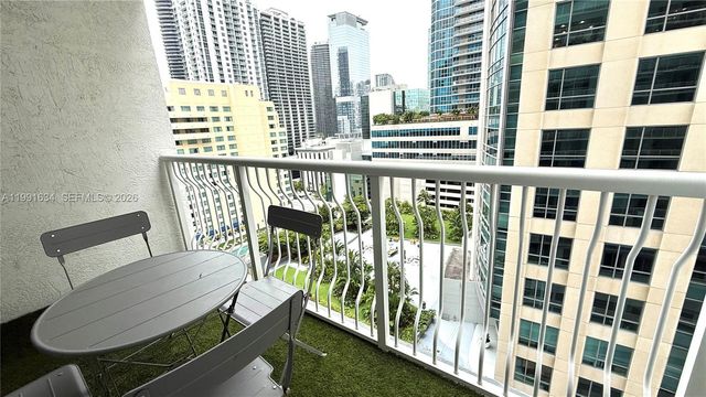 1200 Brickell Bay Dr 2216, Miami, FL 33131