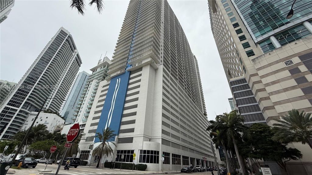 1200 Brickell Bay Dr 2216, Miami, FL 33131