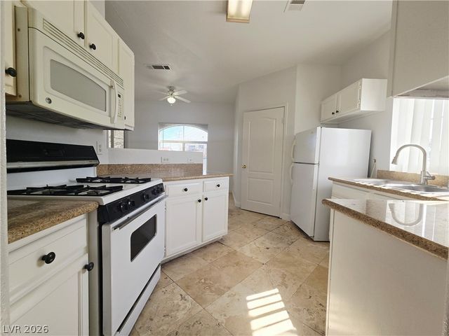 5525 West Flamingo Road 2028, Las Vegas, NV 89103