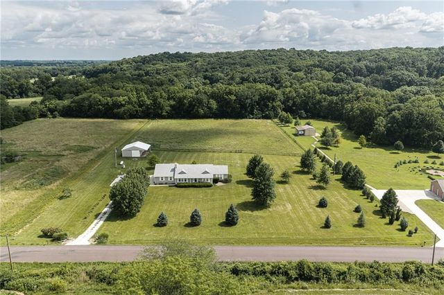 25029 Dehoff Road, Tonganoxie, KS 66086