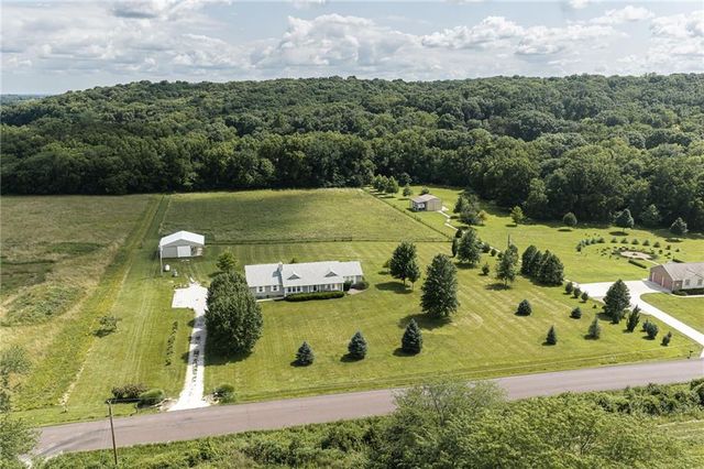 25029 Dehoff Road, Tonganoxie, KS 66086