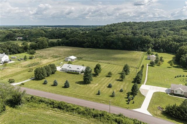 25029 Dehoff Road, Tonganoxie, KS 66086