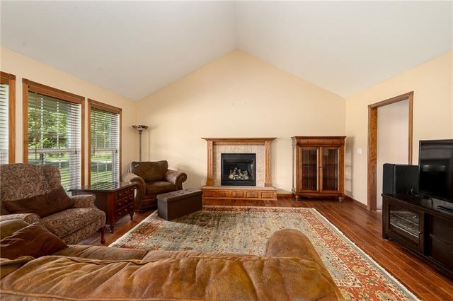 25029 Dehoff Road, Tonganoxie, KS 66086