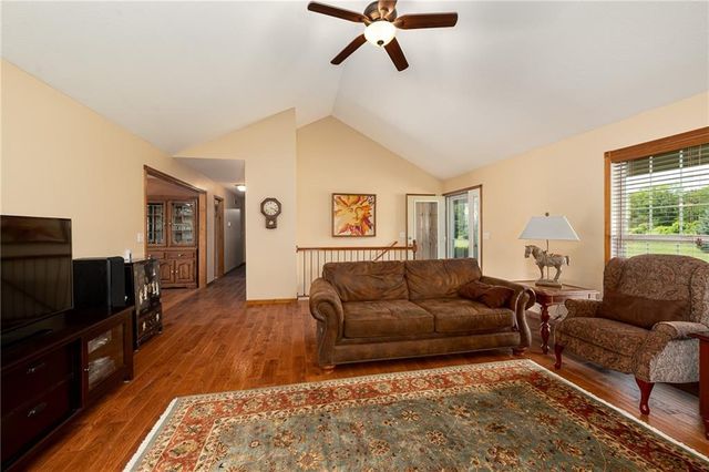 25029 Dehoff Road, Tonganoxie, KS 66086