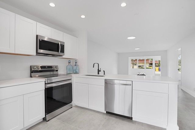 737 Nantucket Circle B, Lake Worth, FL 33467