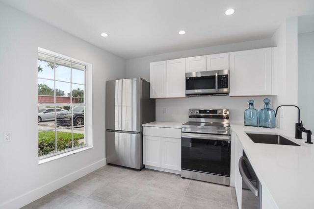 737 Nantucket Circle B, Lake Worth, FL 33467