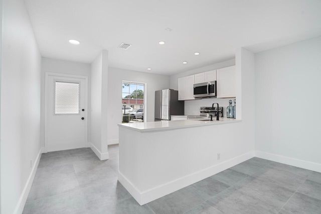 737 Nantucket Circle B, Lake Worth, FL 33467