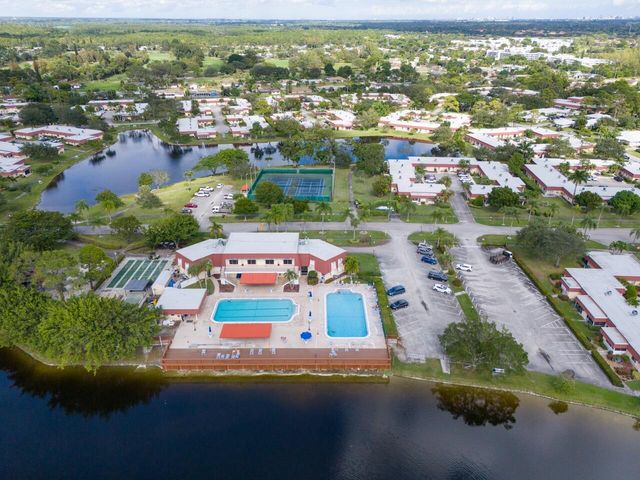 737 Nantucket Circle B, Lake Worth, FL 33467