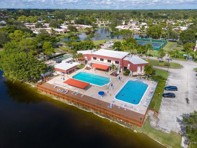737 Nantucket Circle B, Lake Worth, FL 33467