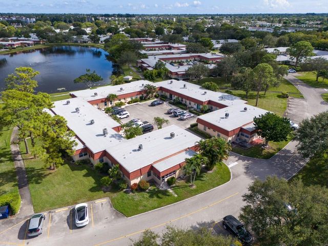 737 Nantucket Circle B, Lake Worth, FL 33467