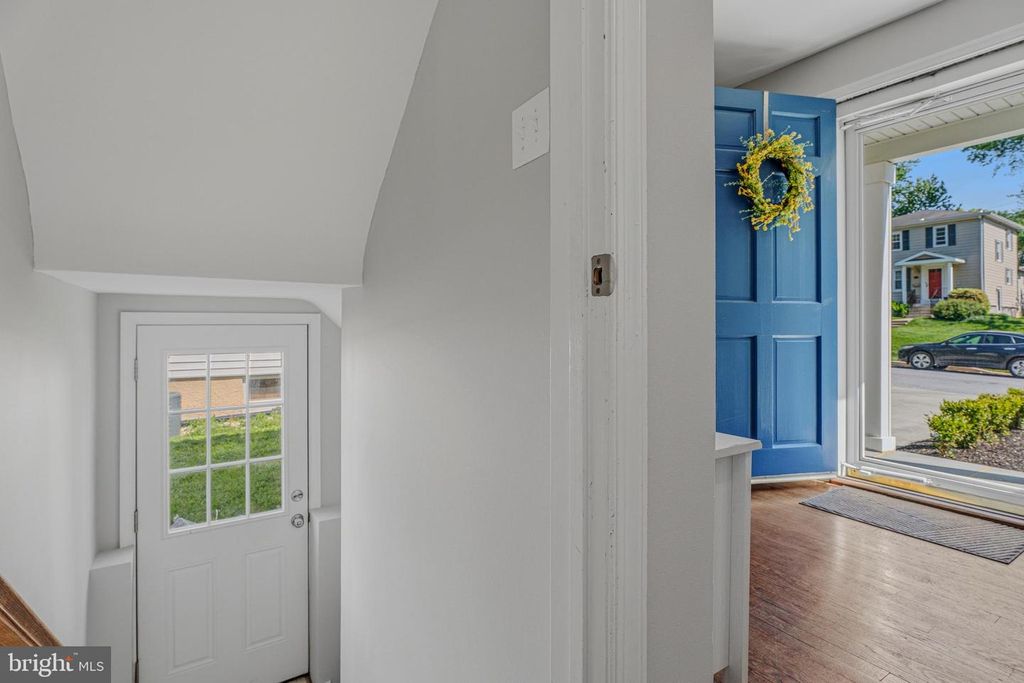 Image 32 of property listing at 506 BROOK RD, Baltimore, MD 21286