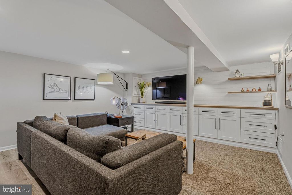 Image 34 of property listing at 506 BROOK RD, Baltimore, MD 21286