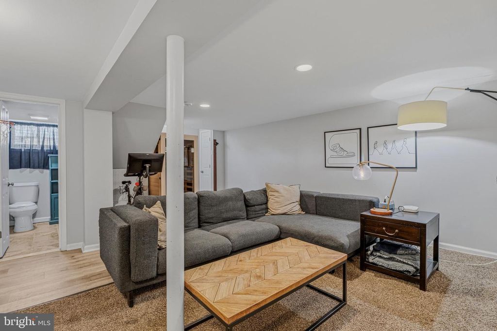Image 36 of property listing at 506 BROOK RD, Baltimore, MD 21286